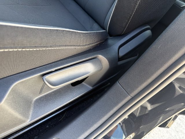 Used 2025 Volkswagen Jetta Sport FWD image 20