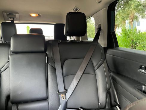 Used 2026 Nissan Pathfinder SL FWD image 38