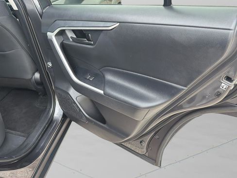 Used 2020 Toyota RAV4 LE FWD image 11