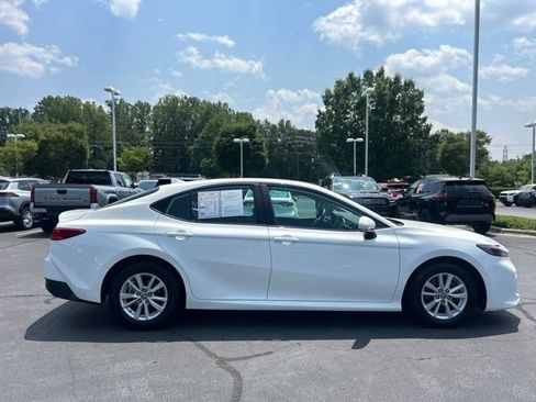 Used 2025 Toyota Camry LE FWD image 5
