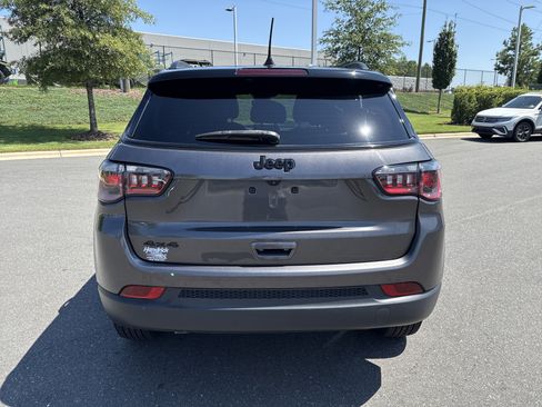 Used 2023 Jeep Compass Latitude w/ Sun and Sound Group AWD/4WD image 8