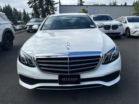 Used 2017 Mercedes-Benz E 300 4MATIC image 2