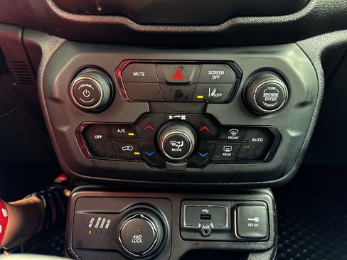 Used 2021 Jeep Renegade Limited AWD/4WD image 19