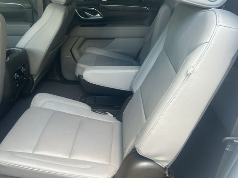 Used 2024 Chevrolet Suburban Z71 w/ Luxury Package AWD/4WD image 18