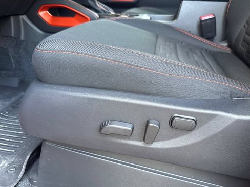 Used 2025 Nissan Frontier PRO-4X AWD/4WD image 12