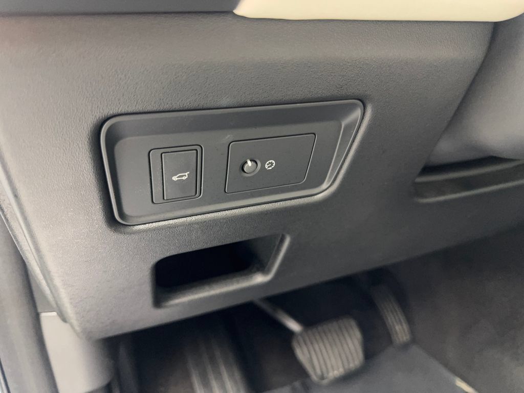 Used 2025 Land Rover Discovery S AWD/4WD image 60