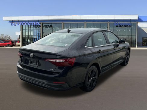 Used 2023 Volkswagen Jetta SE FWD image 4
