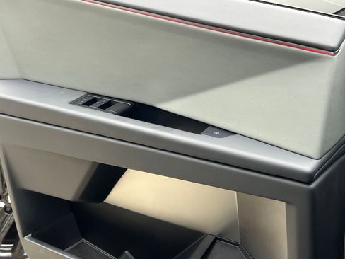 Used 2024 Tesla Cybertruck AWD Crew Cab image 27