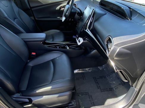 Used 2017 Toyota Prius Prime Premium w/ Carpet Mat Package FWD image 10