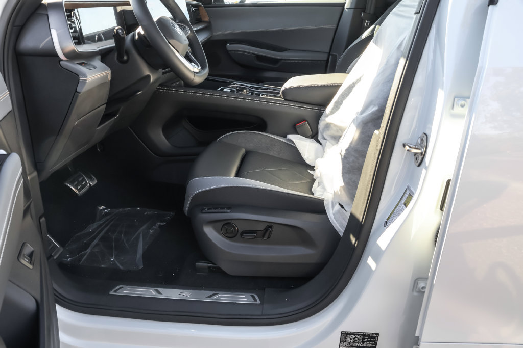 New 2027 Volkswagen Atlas SEL R-Line AWD/4WD image 24