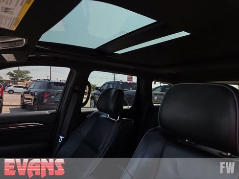 Used 2019 Jeep Grand Cherokee Overland AWD/4WD image 23