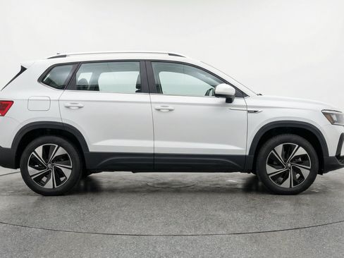 Used 2025 Volkswagen Taos SE AWD/4WD image 11