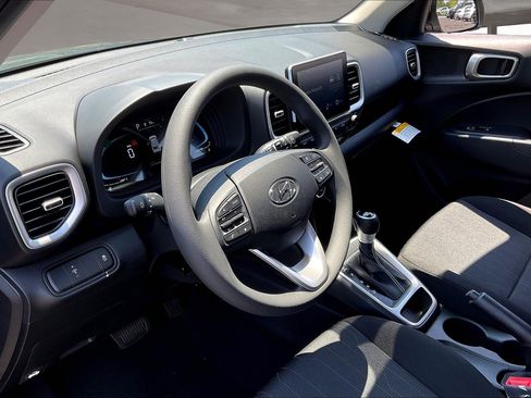 New 2025 Hyundai Venue SE image 7
