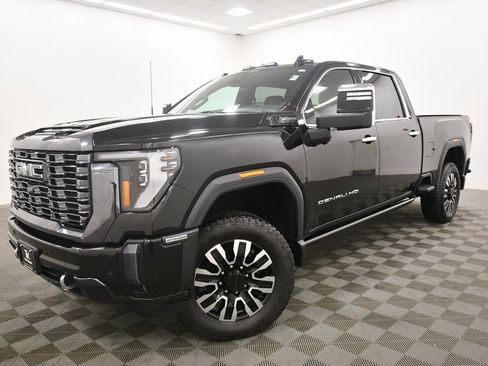 Used 2024 GMC Sierra 2500 Denali Ultimate image 2