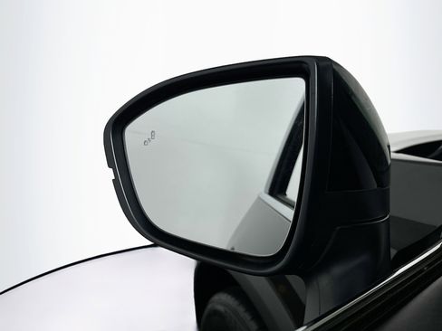 Used 2024 Nissan Pathfinder S image 16