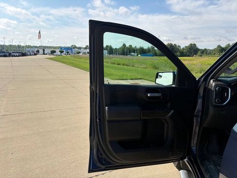 Used 2021 Chevrolet Silverado 1500 LT w/ Convenience Package II AWD/4WD image 10