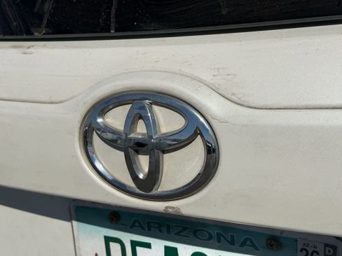 Used 2019 Toyota Highlander LE w/ Carpet Mat Package (TMS) image 14