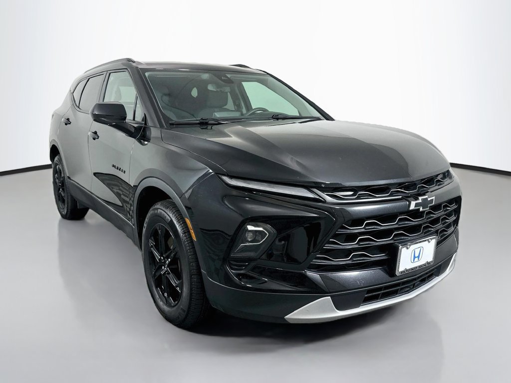 Used 2023 Chevrolet Blazer LT w/ Midnight/Sport Edition FWD image 3