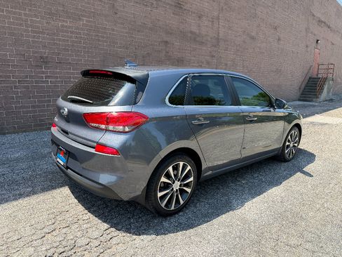 Used 2018 Hyundai Elantra GT FWD image 6