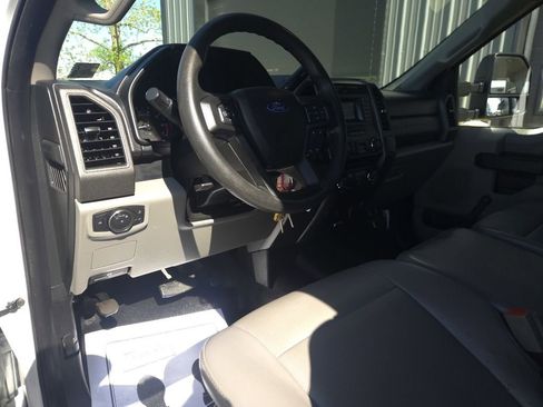 Used 2018 Ford F250 XL w/ Snow Plow/Camper Package AWD/4WD image 12