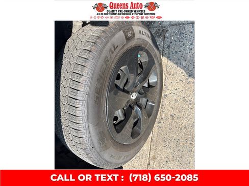 Used 2019 Toyota RAV4 LE w/ All Weather Liner Package AWD/4WD image 28