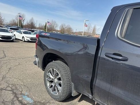 Used 2023 Chevrolet Silverado 1500 LT AWD/4WD image 7