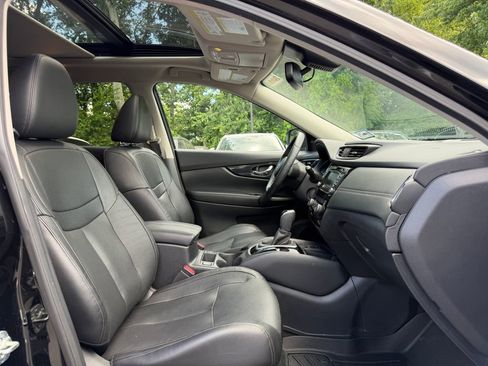 Used 2019 Nissan Rogue SL w/ Premium Package AWD/4WD image 16