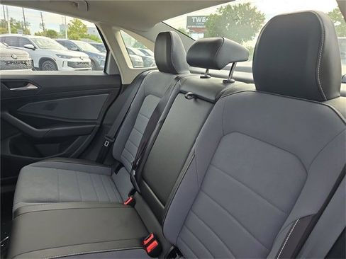 New 2025 Volkswagen Jetta SE image 12