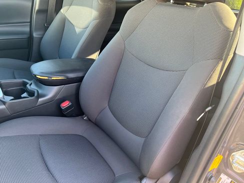 Used 2019 Toyota RAV4 LE AWD/4WD image 11
