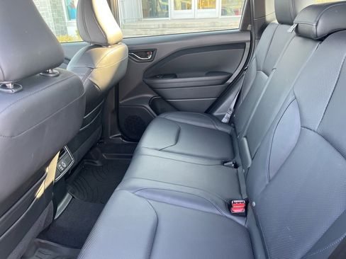 Certified 2025 Subaru Forester Limited image 11
