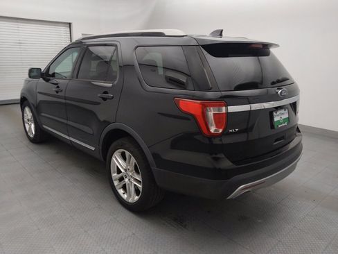 Used 2016 Ford Explorer XLT w/ Equipment Group 201A FWD image 5