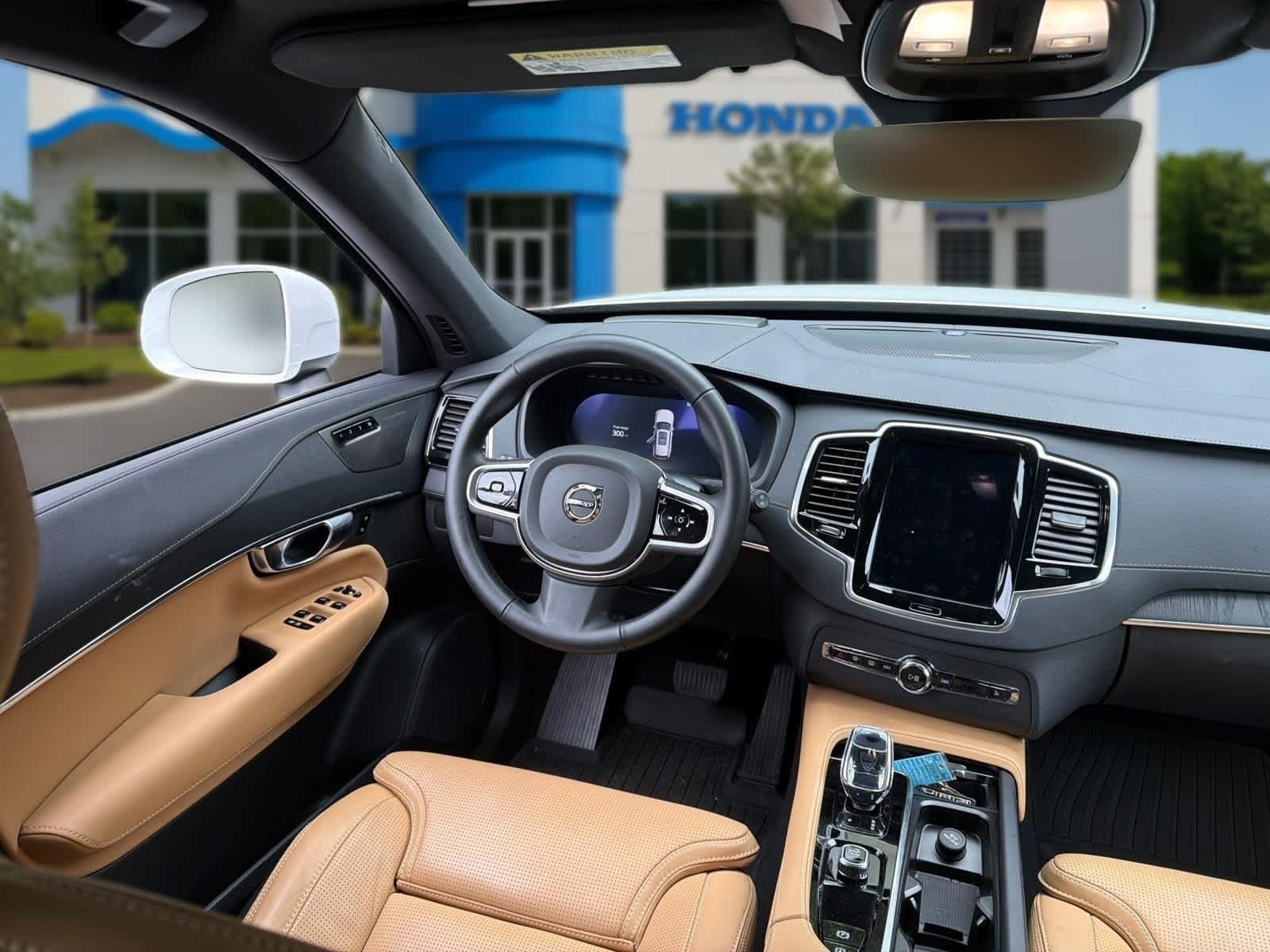 Used 2025 Volvo XC90 B6 Ultra w/ Protection Package Premier AWD/4WD image 31