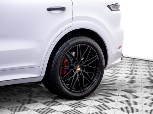 Certified 2025 Porsche Cayenne GTS AWD/4WD image 37