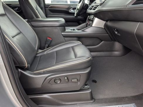Used 2024 Chevrolet Suburban Premier RWD image 25