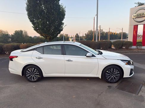 New 2025 Nissan Altima 2.5 SV image 8