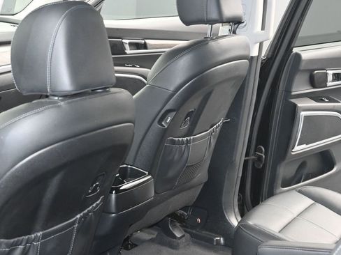 Used 2022 Kia Telluride SX w/ Towing Package FWD image 14