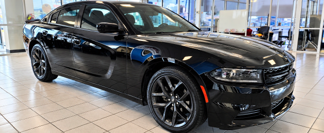 Used 2022 Dodge Charger SXT w/ Blacktop Package RWD image 7