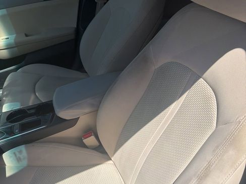 Used 2016 Hyundai Sonata SE FWD image 3