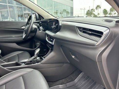 Used 2025 Buick Encore GX Avenir w/ Avenir Technology Package image 17