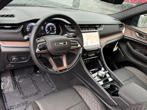 New 2025 Jeep Grand Cherokee L Summit w/ Obsidian Package image 17