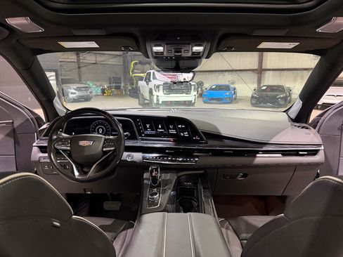 Used 2021 Cadillac Escalade ESV Sport w/ Driver Assist Tech Package AWD/4WD image 30