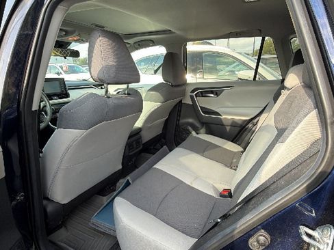 Used 2019 Toyota RAV4 XLE w/ Convenience Package FWD image 31