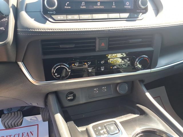 Used 2026 Nissan Rogue S FWD image 17
