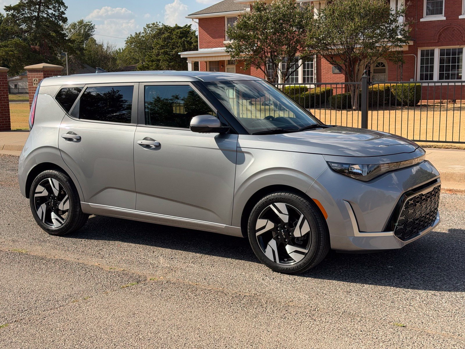 Used 2023 Kia Soul GT-Line FWD image 2