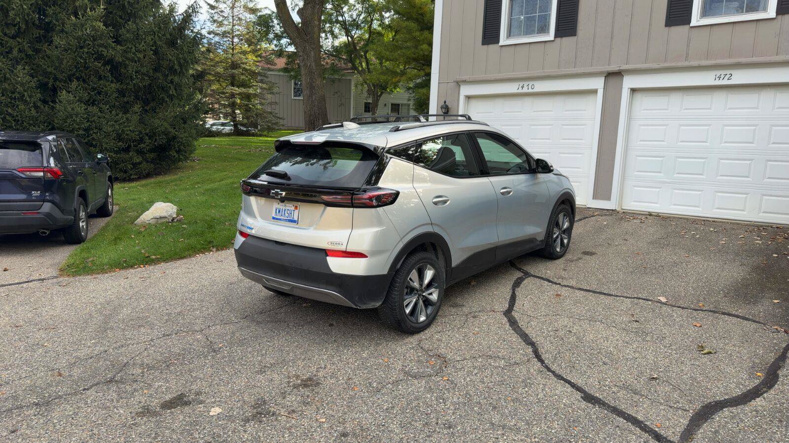Used 2023 Chevrolet Bolt EUV LT w/ Convenience Package FWD image 3