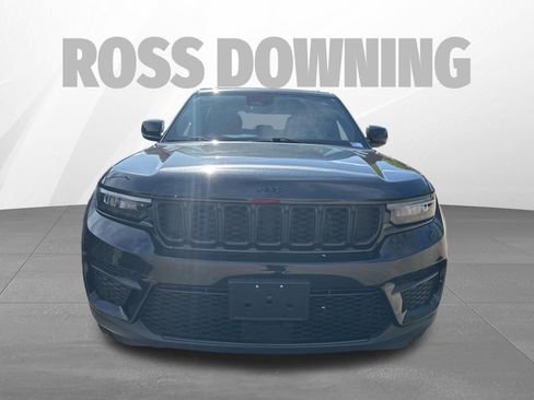 Used 2025 Jeep Grand Cherokee Altitude AWD/4WD image 2