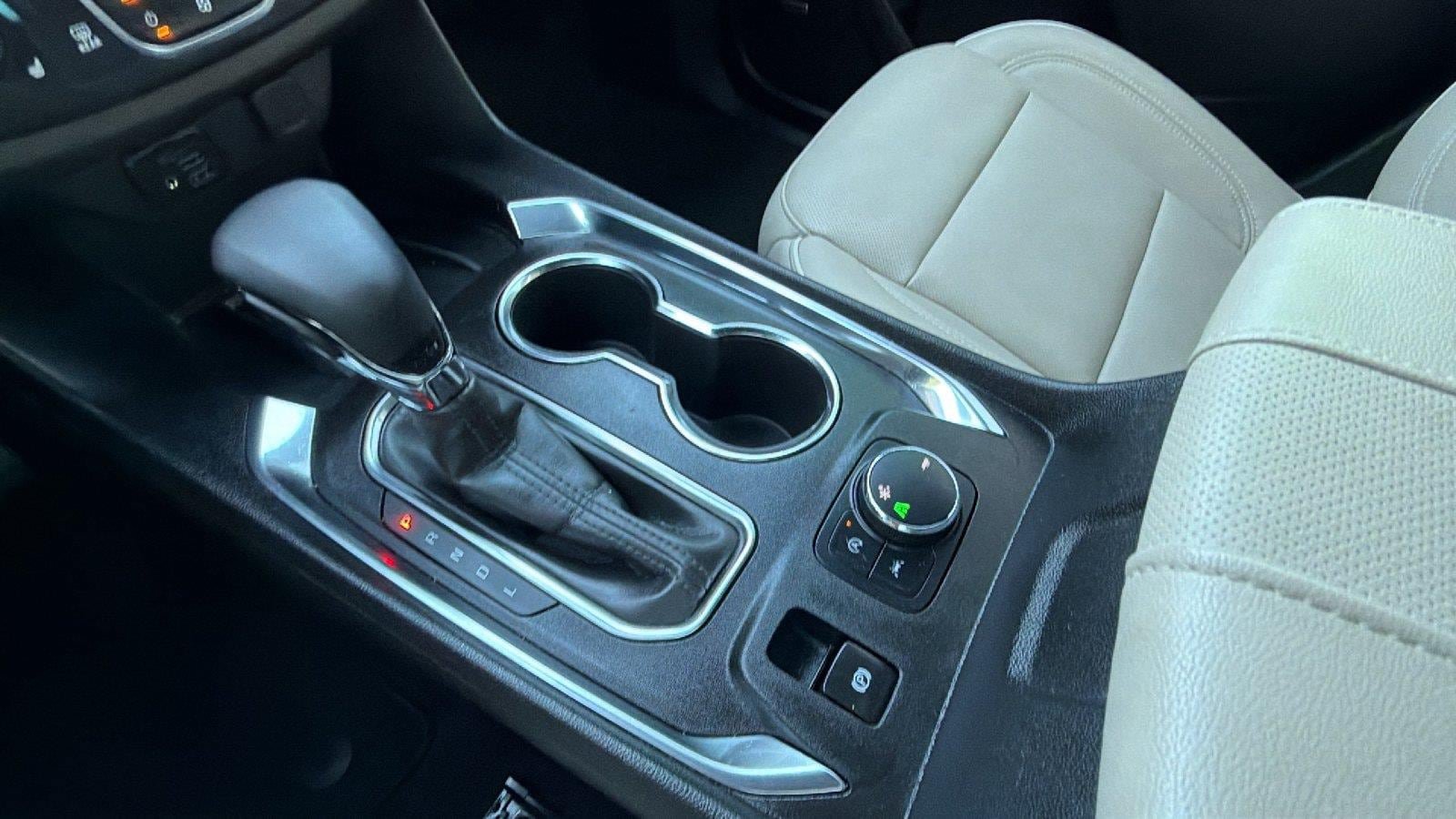 Used 2023 Chevrolet Traverse Premier FWD image 34
