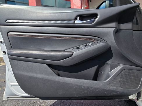 Used 2020 Nissan Altima 2.5 SR w/ Premium Package image 16