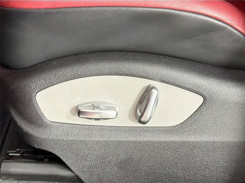 Certified 2024 Porsche Macan Turbo AWD/4WD image 32