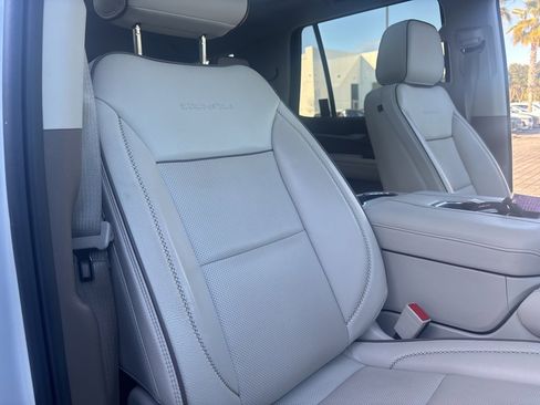 Used 2024 GMC Yukon Denali image 33